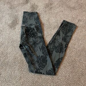 Aerie Black Leaf Pattern Leggings